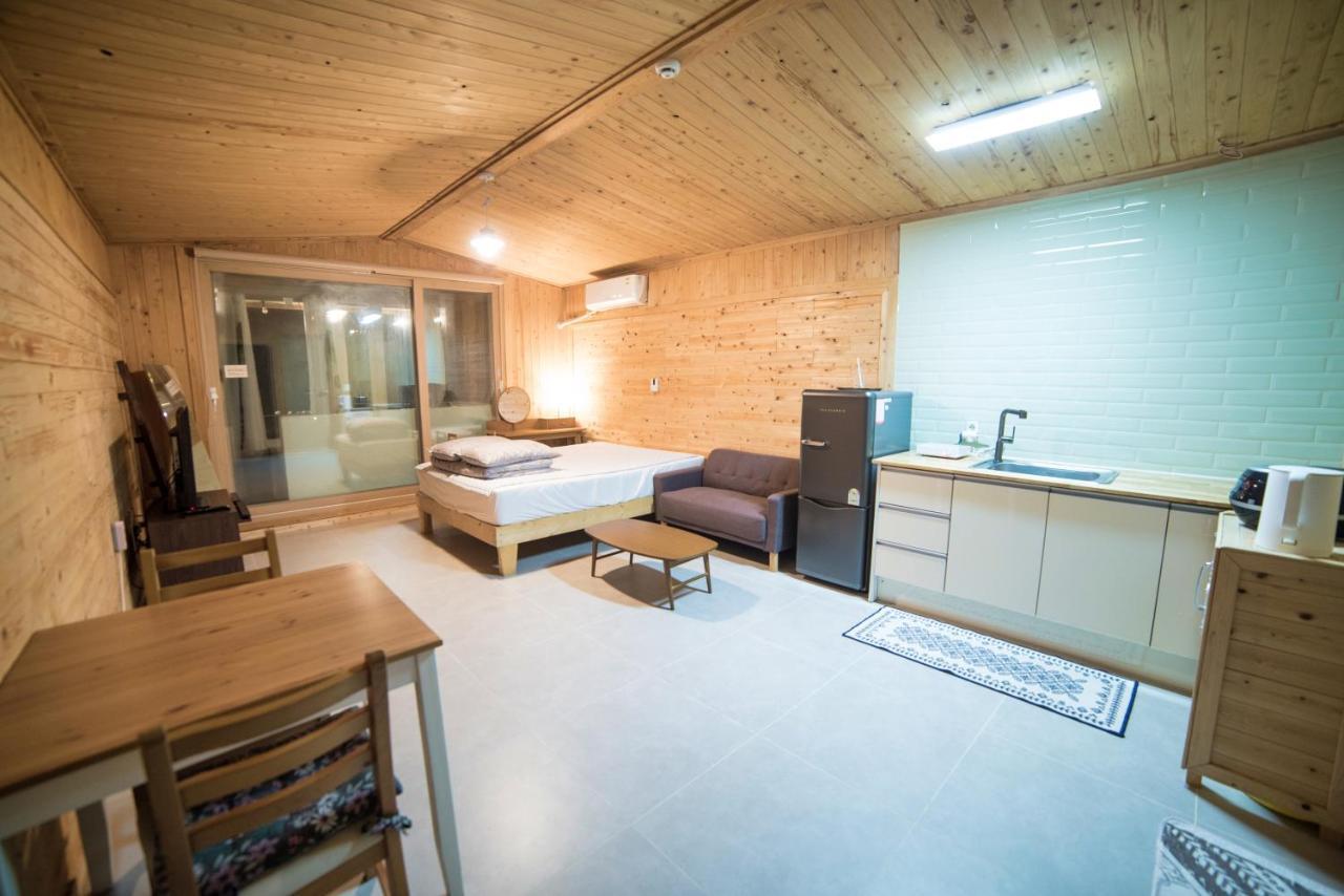 Jeju Sunflower Pension Seogwipo Zewnętrze zdjęcie